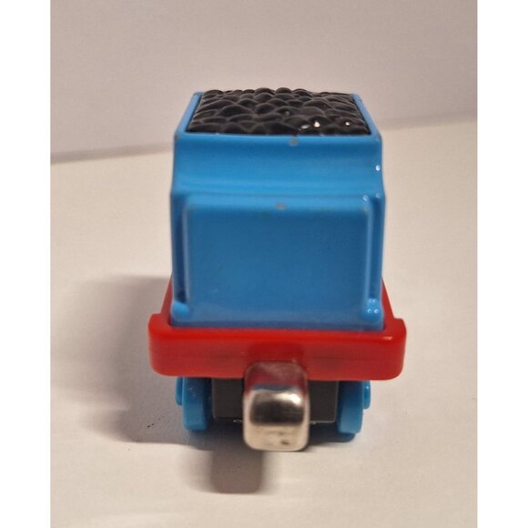 Thomas & Friends Gordons Tender #4 Train Car Blue Red Magnetic Diecast 2009 - Picture 2 of 7